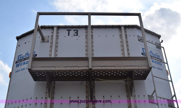 image for item K4828 2002 Guthrie Wilkens live bottom trailer