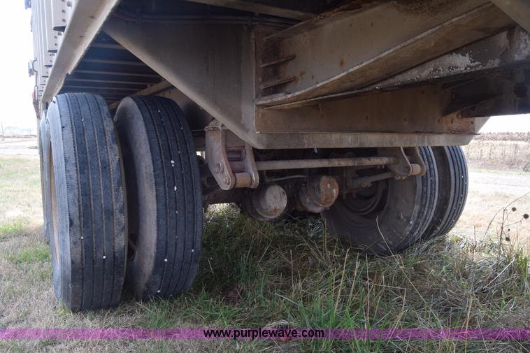 image for item K4828 2002 Guthrie Wilkens live bottom trailer