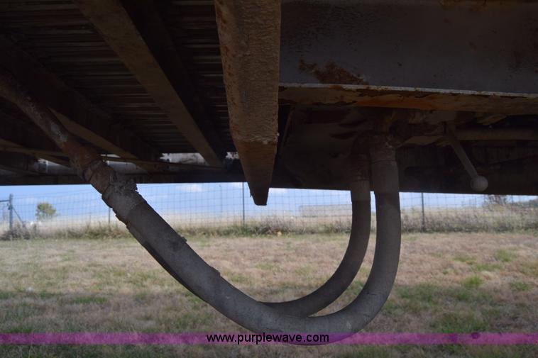 image for item K4828 2002 Guthrie Wilkens live bottom trailer