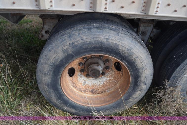 image for item K4828 2002 Guthrie Wilkens live bottom trailer