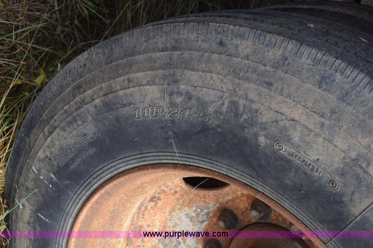 image for item K4828 2002 Guthrie Wilkens live bottom trailer