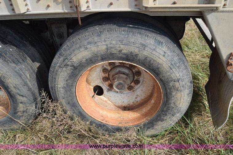 image for item K4828 2002 Guthrie Wilkens live bottom trailer