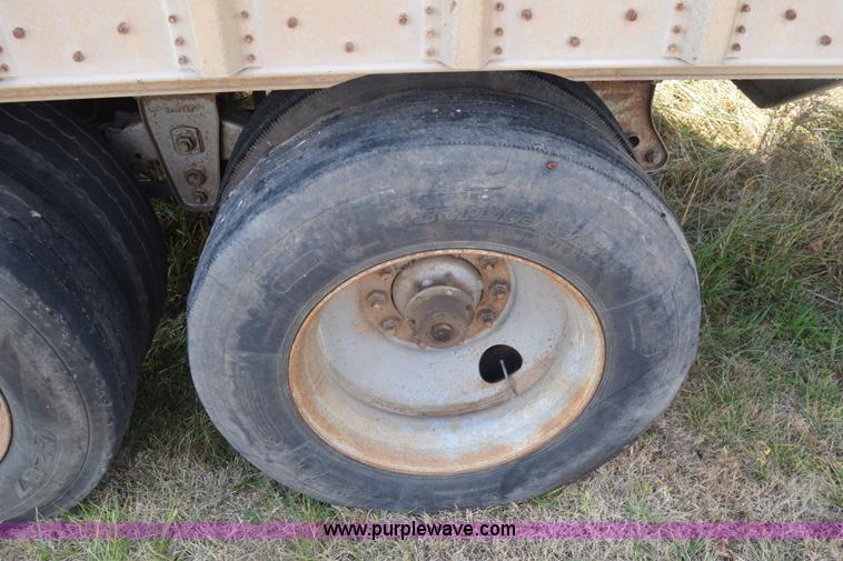 image for item K4828 2002 Guthrie Wilkens live bottom trailer
