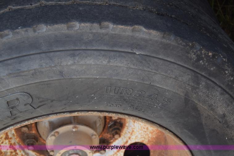 image for item K4828 2002 Guthrie Wilkens live bottom trailer