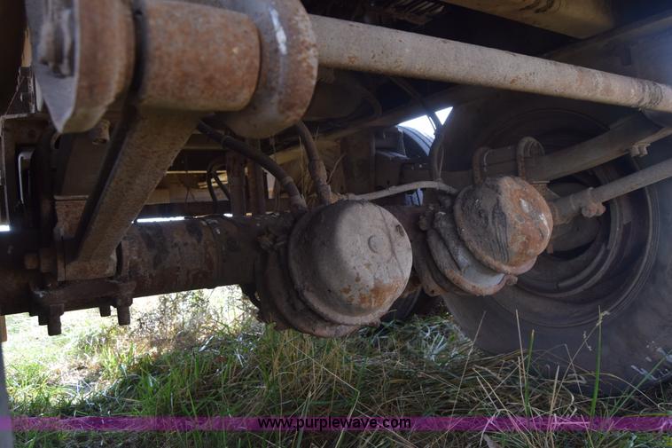 image for item K4828 2002 Guthrie Wilkens live bottom trailer