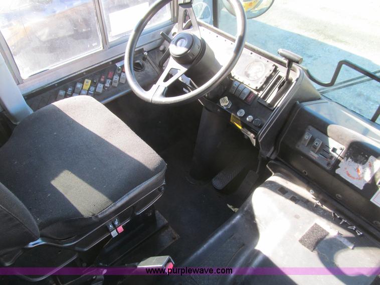 image for item L1833 2004 Thomas Built Saf-T-Liner MVP EF school bus