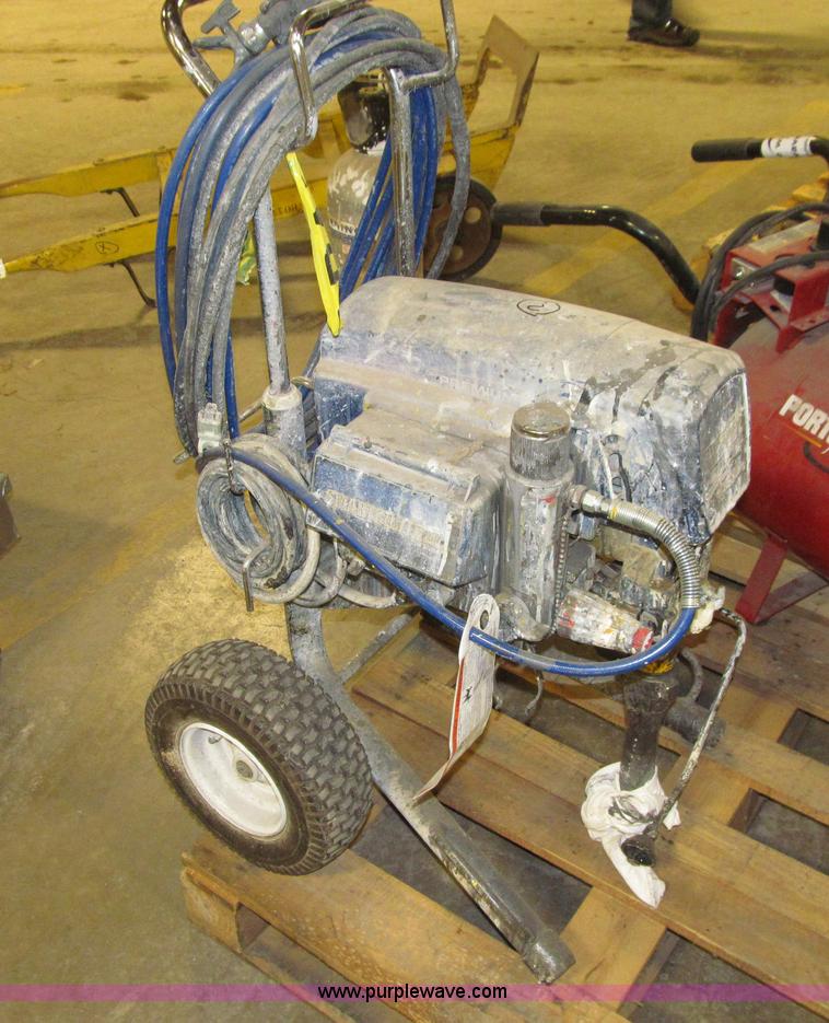 Premium Ultimate 1095 MXII paint sprayer in Des Moines, IA Item L1910