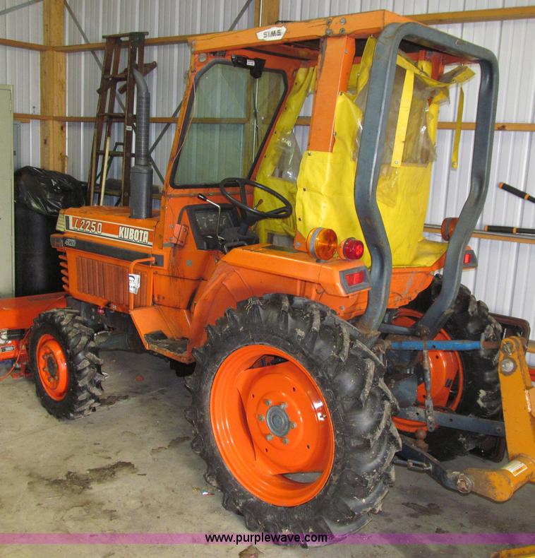 image for item L1945 Kubota L2250 MFWD tractor