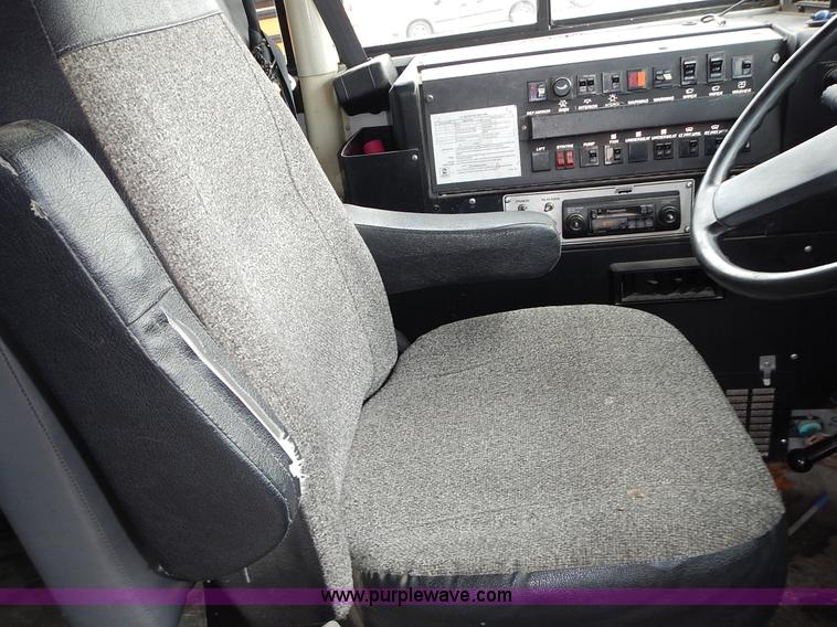 image for item L3611 1995 International 3800 school bus