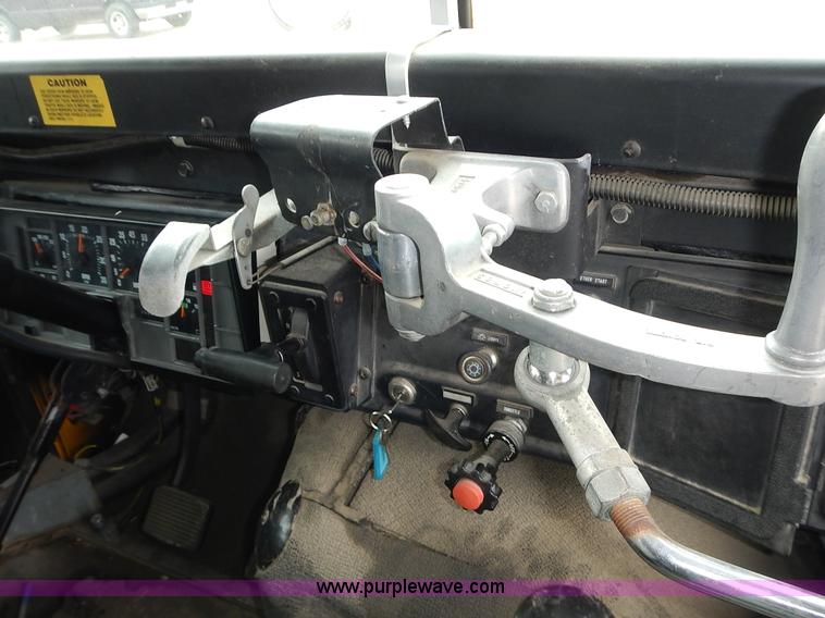 image for item L3611 1995 International 3800 school bus