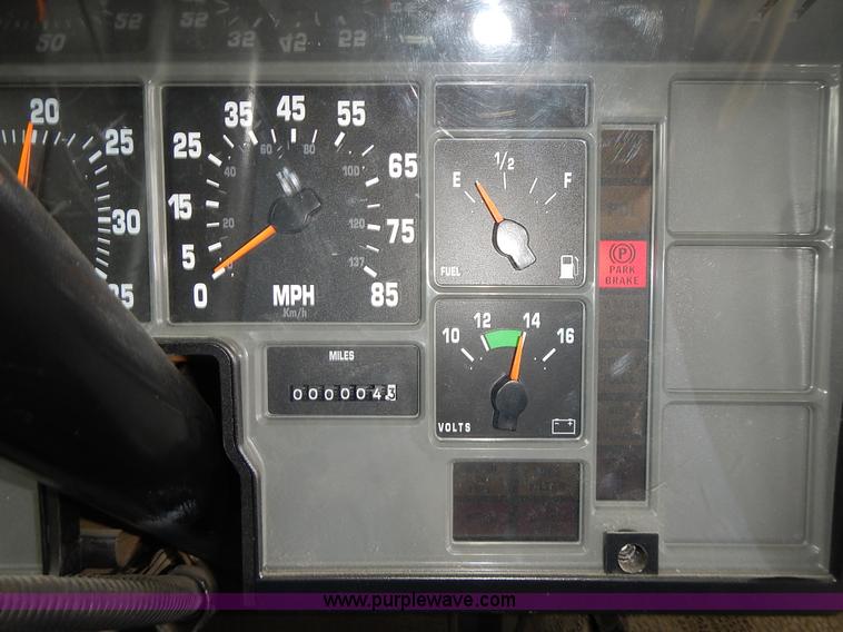 image for item L3611 1995 International 3800 school bus