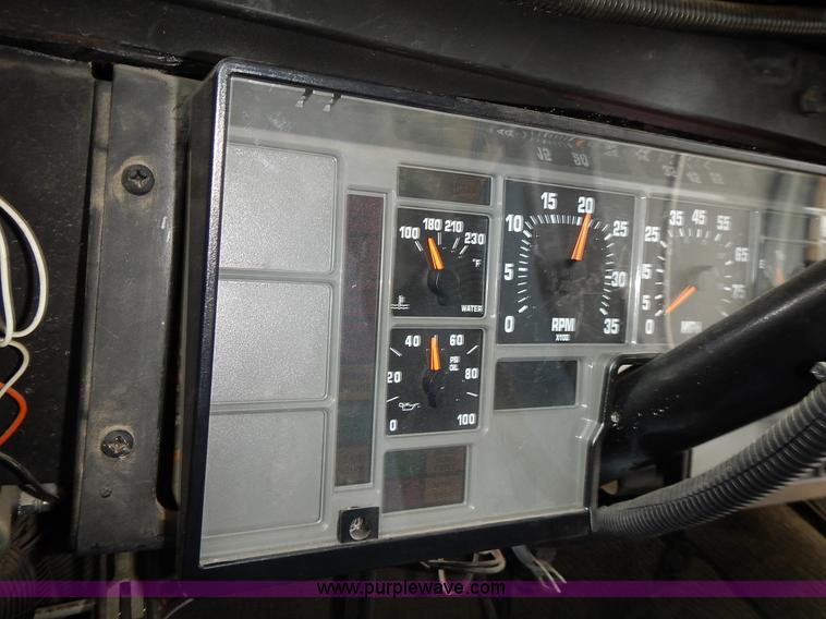 image for item L3611 1995 International 3800 school bus