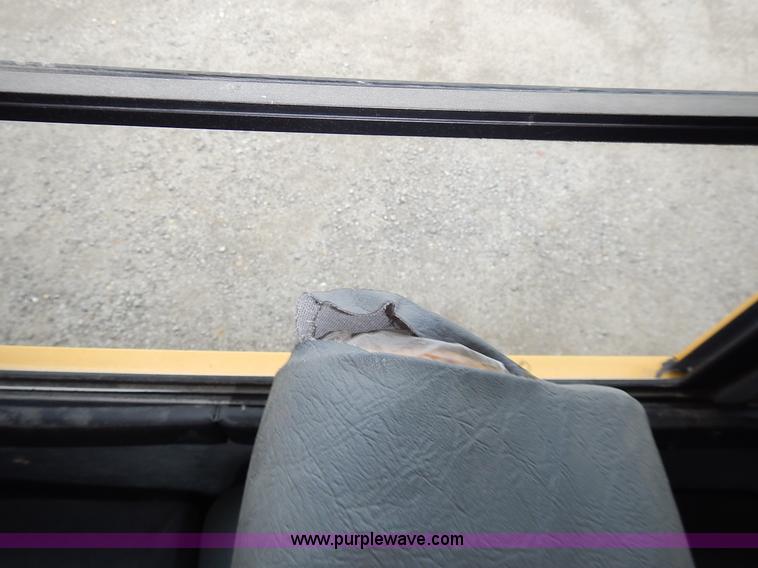 image for item L3611 1995 International 3800 school bus