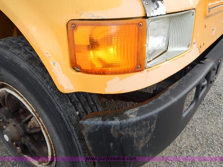 image for item L3611 1995 International 3800 school bus