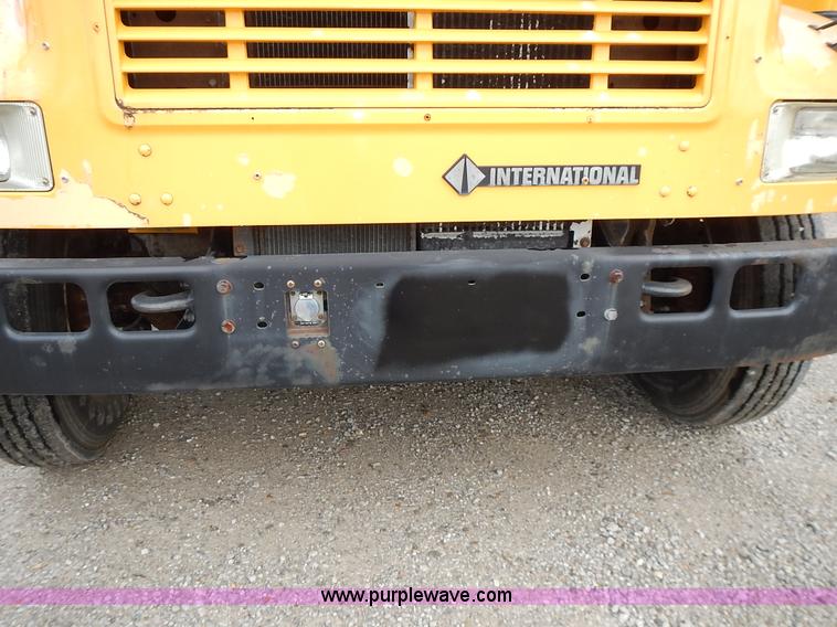 image for item L3611 1995 International 3800 school bus