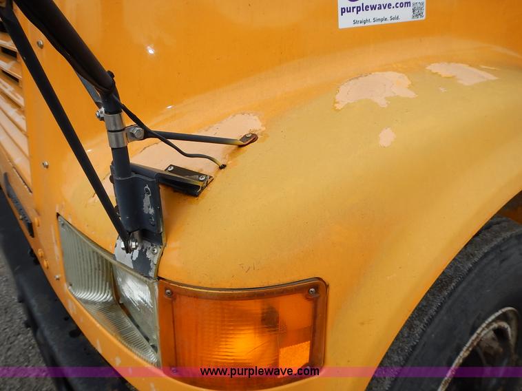 image for item L3611 1995 International 3800 school bus