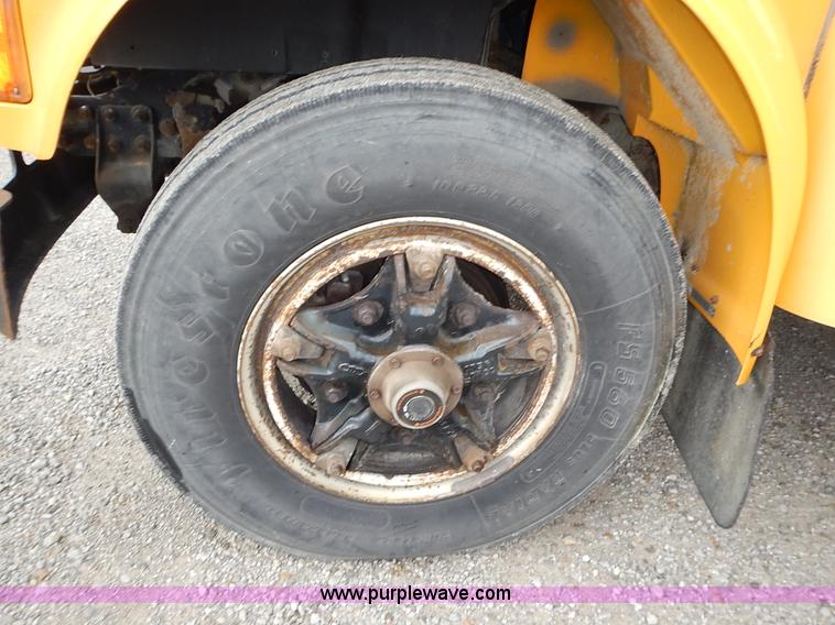 image for item L3611 1995 International 3800 school bus