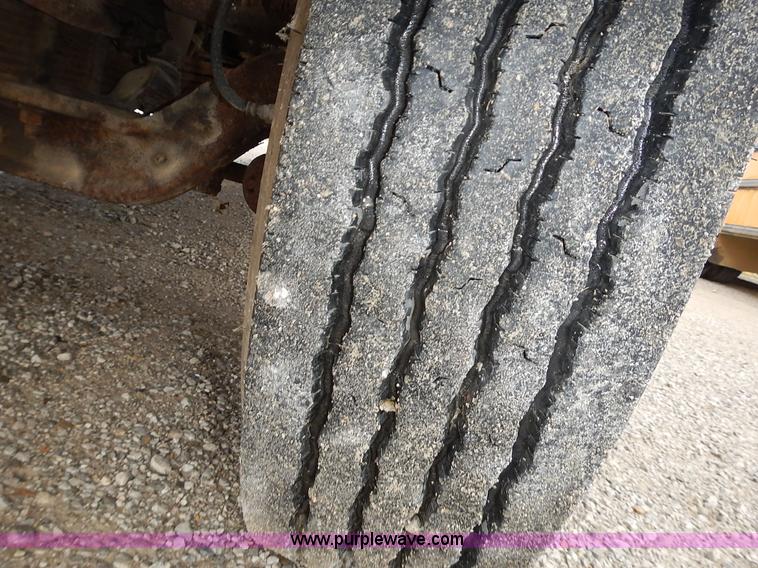 image for item L3611 1995 International 3800 school bus