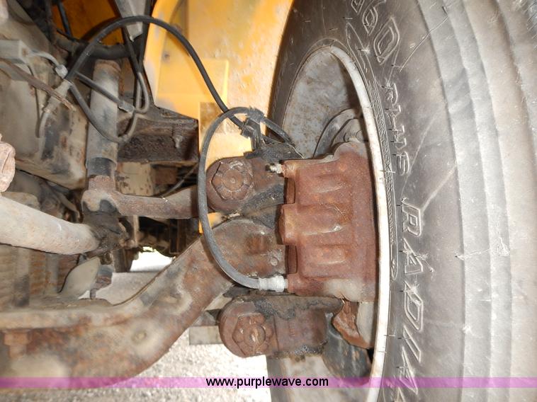 image for item L3611 1995 International 3800 school bus