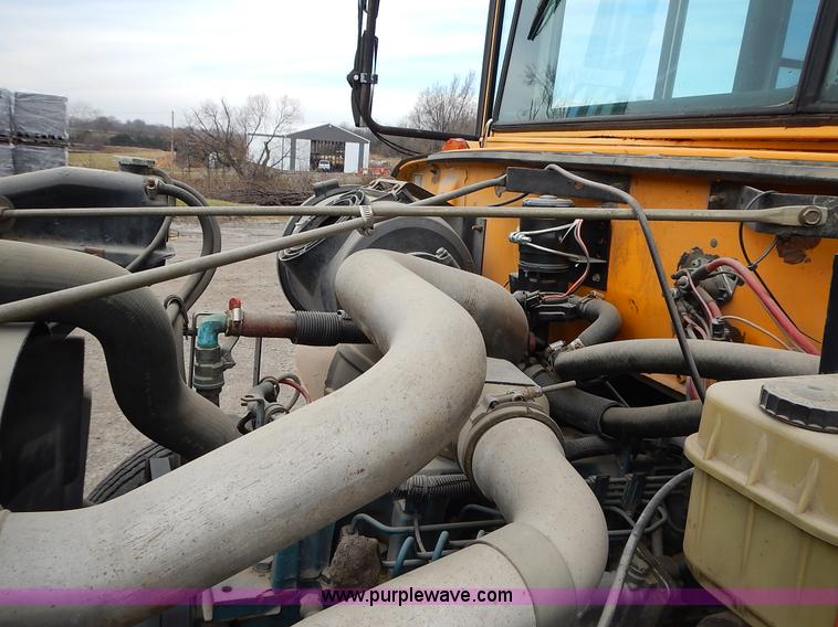 image for item L3611 1995 International 3800 school bus