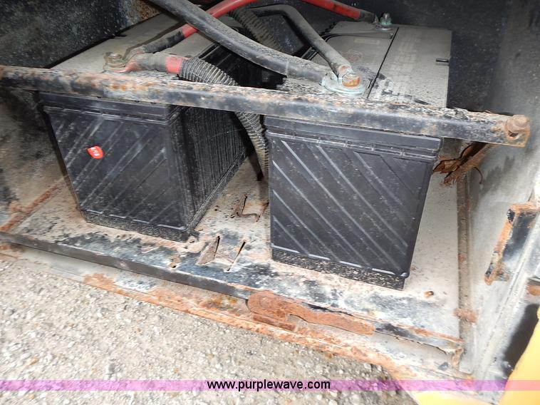 image for item L3611 1995 International 3800 school bus