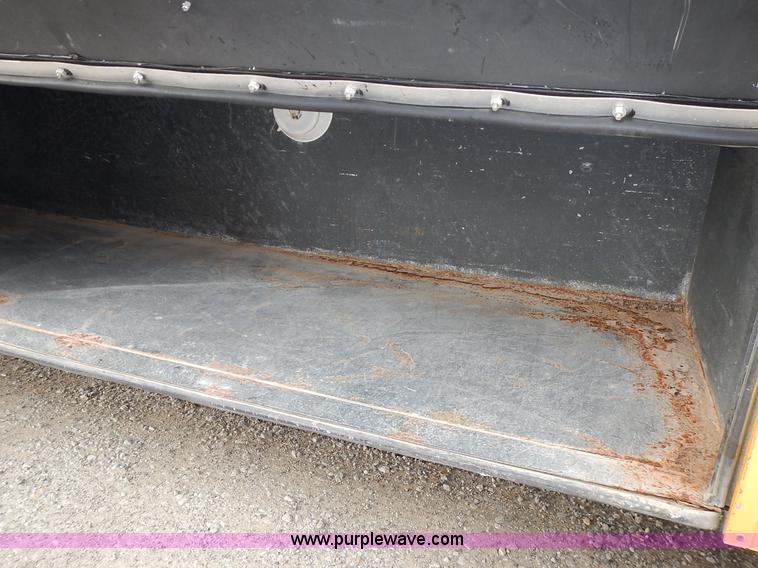 image for item L3611 1995 International 3800 school bus