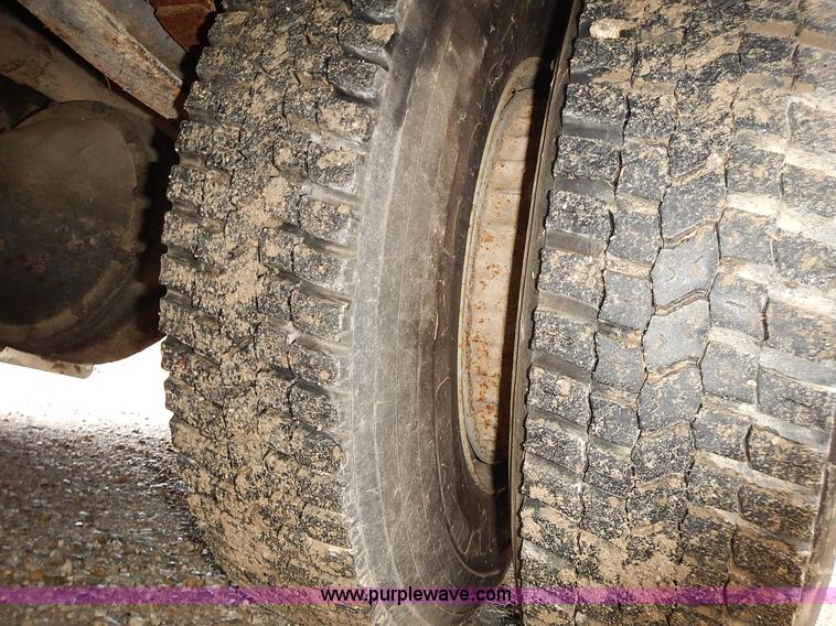 image for item L3611 1995 International 3800 school bus