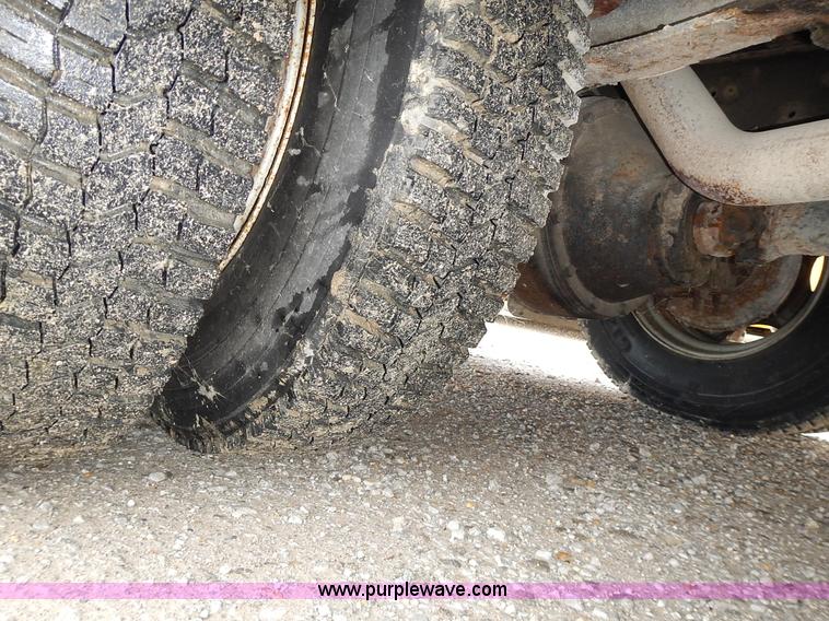 image for item L3611 1995 International 3800 school bus