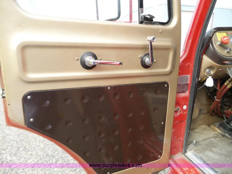 image for item L5085 1972 International C01710A fire truck