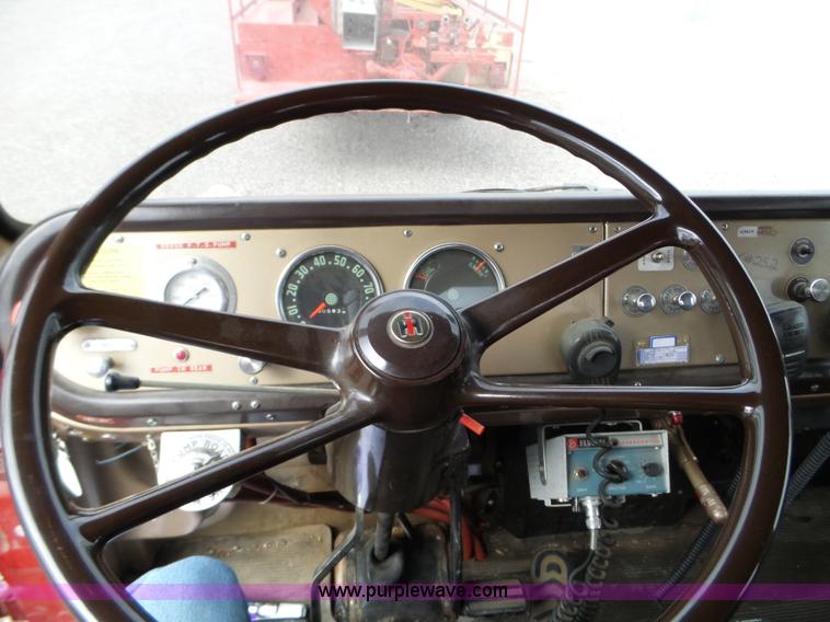 image for item L5085 1972 International C01710A fire truck