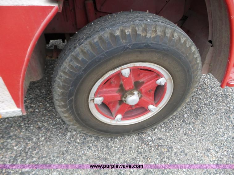 image for item L5085 1972 International C01710A fire truck