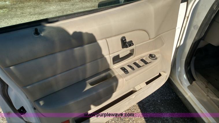 image for item L6068 2011 Ford Crown Victoria Police Interceptor