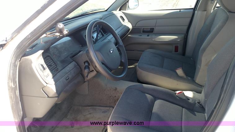 image for item L6068 2011 Ford Crown Victoria Police Interceptor
