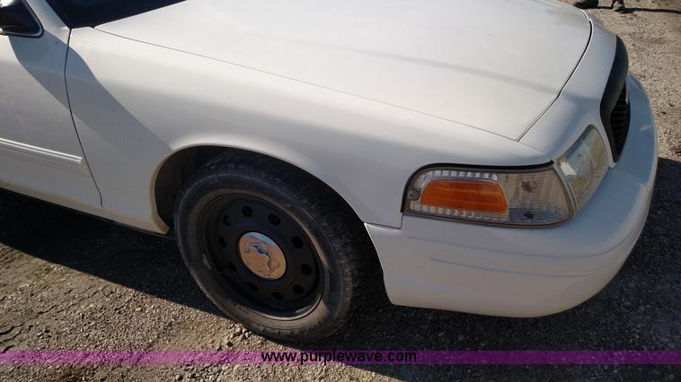 image for item L6068 2011 Ford Crown Victoria Police Interceptor