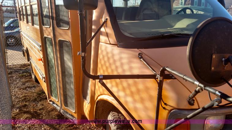 image for item L6074 1998 GMC Savana school bus