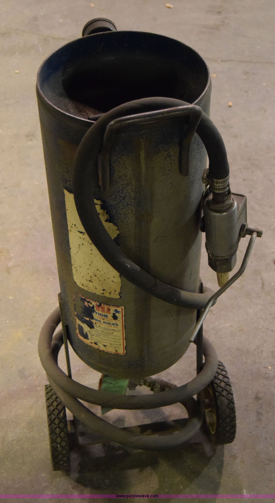 San Blast sand blaster in McPherson, KS Item BK9818 sold Purple Wave