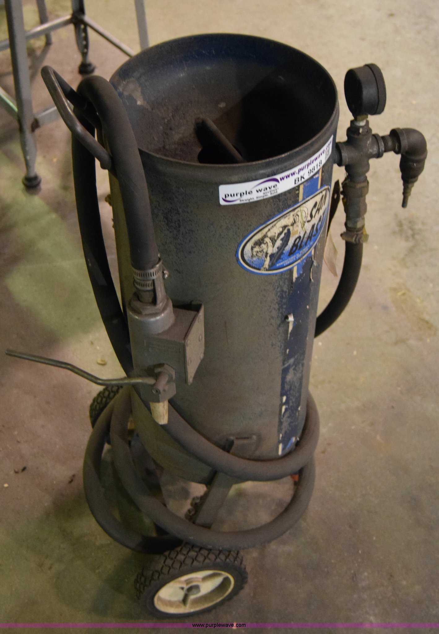 San Blast sand blaster in McPherson, KS Item BK9818 sold Purple Wave