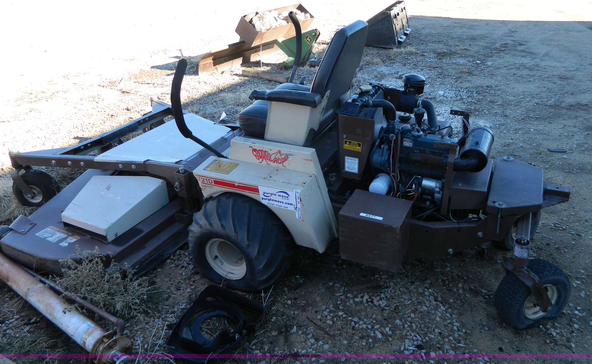 Full size in new window ... Grasshopper 721D lawn mower ...