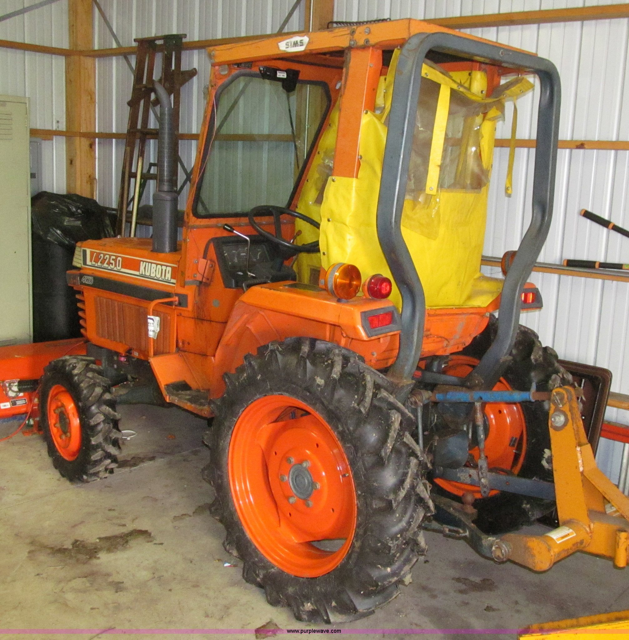 Kubota L2250 MFWD tractor in Des Moines, IA Item L1945 sold Purple Wave