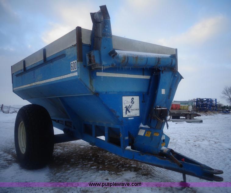 image for item AL9243 Kinze 600 grain cart