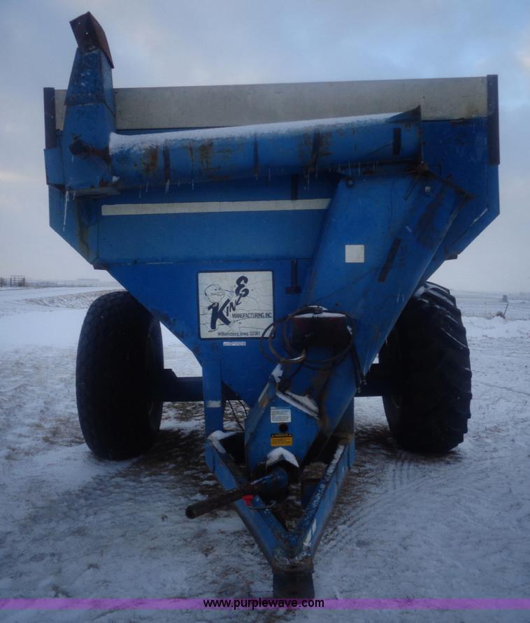 image for item AL9243 Kinze 600 grain cart