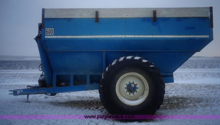 image for item AL9243 Kinze 600 grain cart