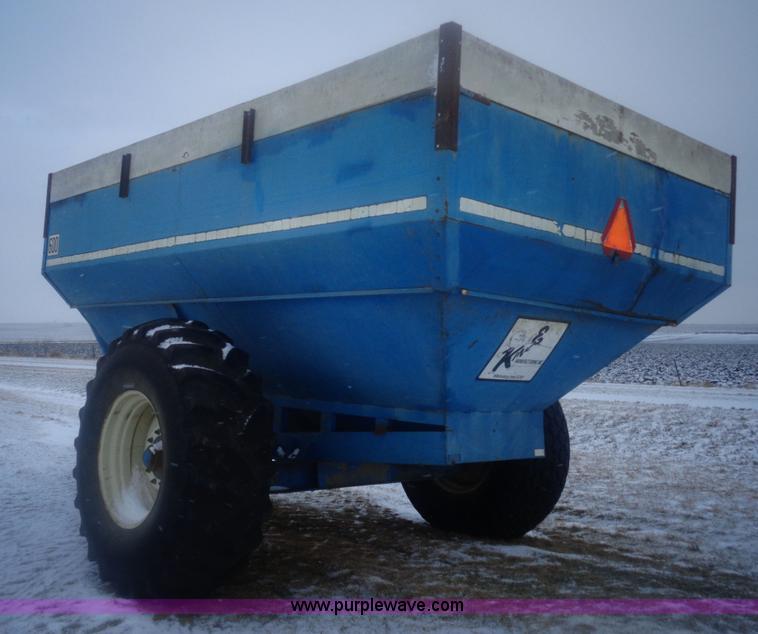 image for item AL9243 Kinze 600 grain cart