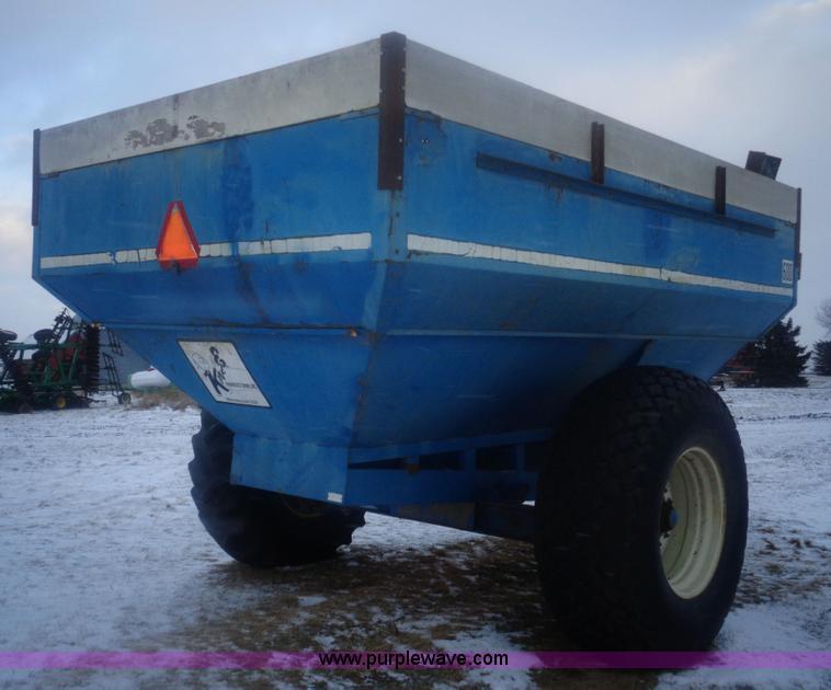 image for item AL9243 Kinze 600 grain cart