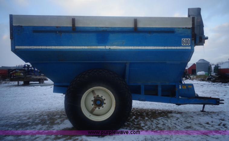 image for item AL9243 Kinze 600 grain cart