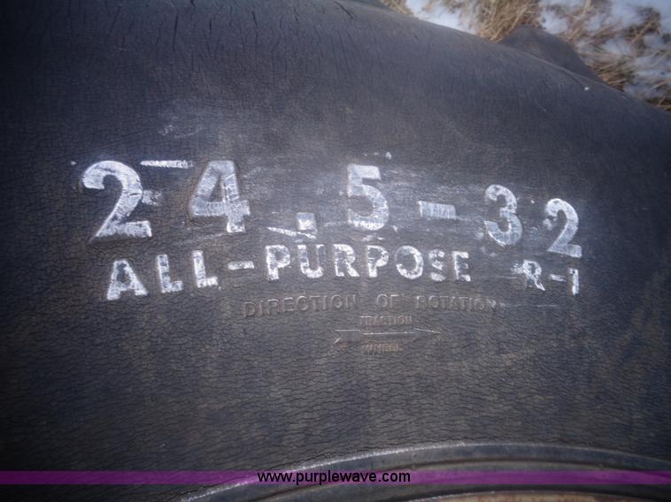 image for item AL9243 Kinze 600 grain cart