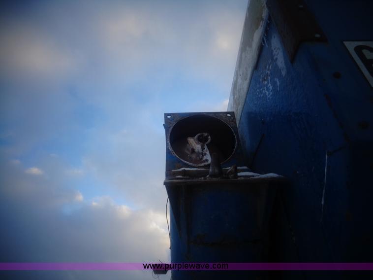 image for item AL9243 Kinze 600 grain cart