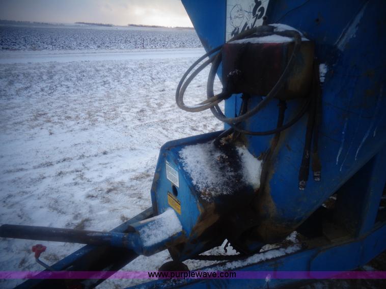 image for item AL9243 Kinze 600 grain cart