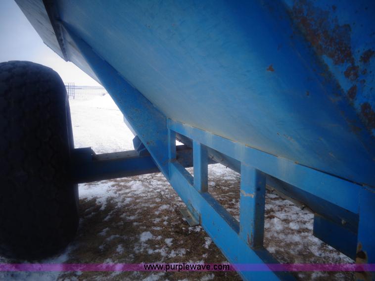 image for item AL9243 Kinze 600 grain cart