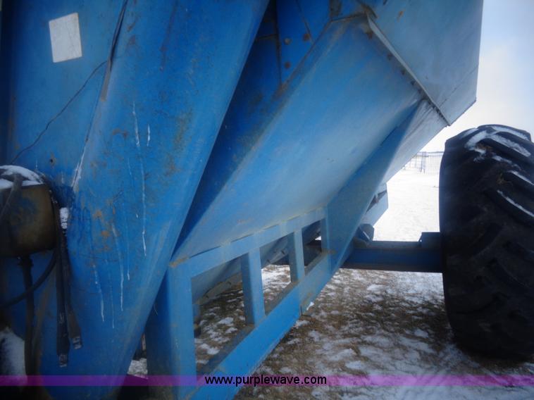 image for item AL9243 Kinze 600 grain cart